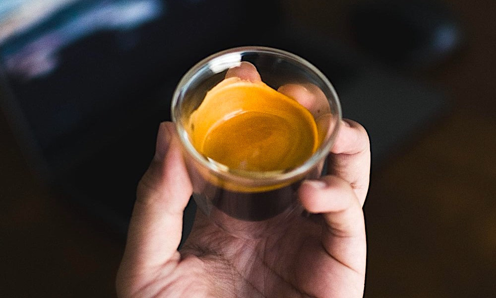 La crema del espresso: Un mundo de sabor y misterio en cada taza